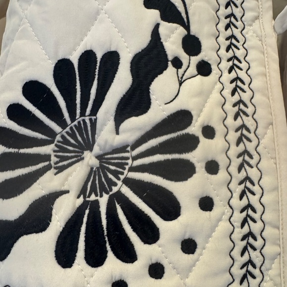 Floral Embroidered Jacket - Picture 4 of 8